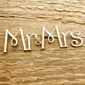 Dřevěný dekorační nápis Mr. & Mrs. – ornament